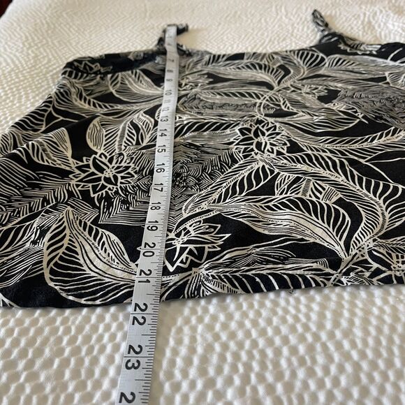 Roxy Women's Black White Tropical Print Blouse Crochet Lace Tank Top Size M - Picture 5 of 7